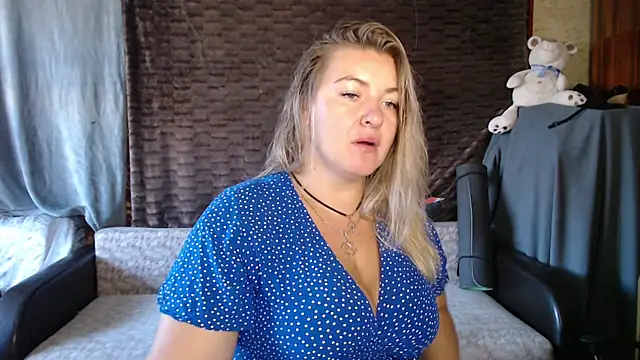 Snapshot of NikaSkylink chatting on 09-11-25, 03:39 NikaSkylink online show from 09-11-25, 03:39