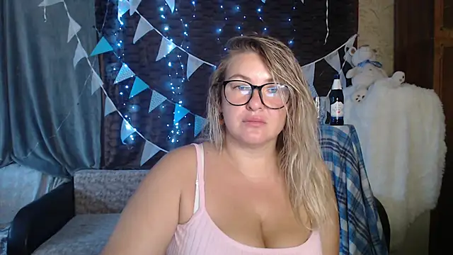 Snapshot of NikaSkylink chatting on 09-26-25, 03:21 NikaSkylink online show from 09-26-25, 03:21