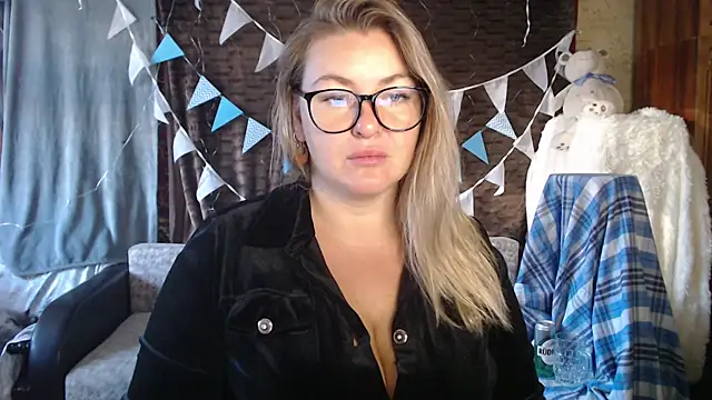 Snapshot of NikaSkylink chatting on 10-02-25, 03:57 NikaSkylink online show from 10-02-25, 03:57