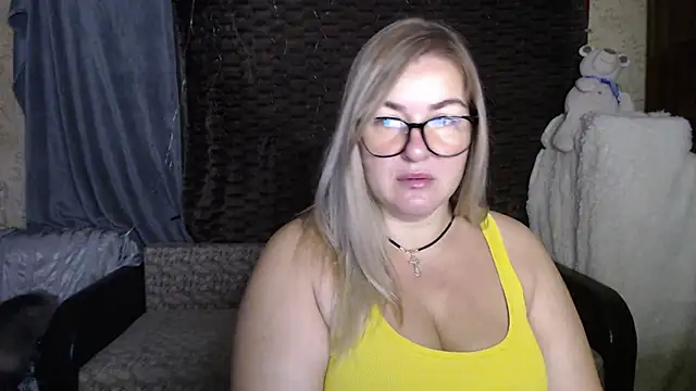 Snapshot of NikaSkylink chatting on 10-29-25, 03:20 NikaSkylink online show from 10-29-25, 03:20