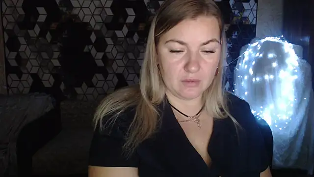 Snapshot of NikaSkylink chatting on 11-21-25, 08:07 NikaSkylink online show from 11-21-25, 08:07