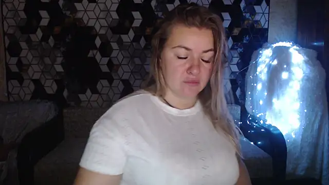 Snapshot of NikaSkylink chatting on 11-24-25, 03:50 NikaSkylink online show from 11-24-25, 03:50