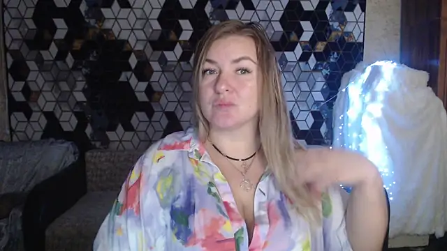 Snapshot of NikaSkylink chatting on 11-24-25, 08:08 NikaSkylink online show from 11-24-25, 08:08