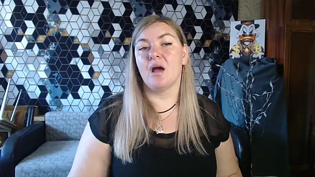 Snapshot of NikaSkylink chatting on 04-06-26, 05:30 NikaSkylink online show from 04-06-26, 05:30