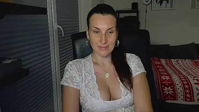 DonnaAmore online show from 11-12-25, 03:12