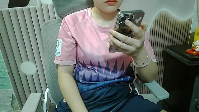 Snapshot of Emachiii chatting on 09-23-25, 12:24 Emachiii online show from 09-23-25, 12:24