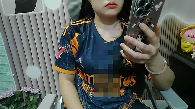 Snapshot of Emachiii chatting on 10-06-25, 02:42 Emachiii online show from 10-06-25, 02:42