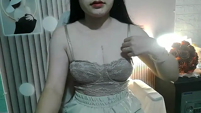 Snapshot of Emachiii chatting on 11-13-25, 12:42 Emachiii online show from 11-13-25, 12:42