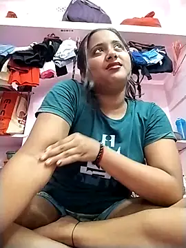 Snapshot of Fun__with__Prity chatting on 10-28-25, 06:21 Fun  with  Prity online show from 10-28-25, 06:21