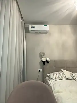 Ashley Roys online show from 02-22-26, 03:43