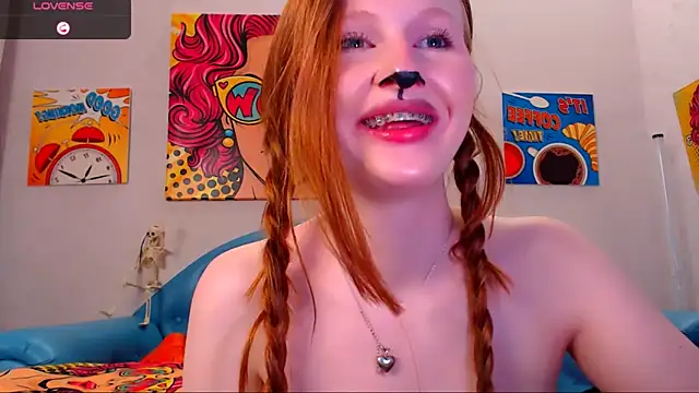 Snapshot of LuxXAngel chatting on 10-31-25, 12:06 LuxXAngel online show from 10-31-25, 12:06