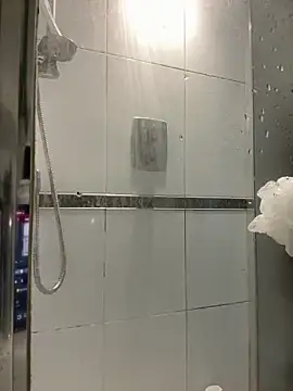 Snapshot of Woodchip chatting on 12-19-25, 08:43 Woodchip online show from 12-19-25, 08:43