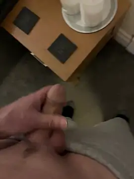 Snapshot of Woodchip chatting on 03-12-26, 06:58 Woodchip online show from 03-12-26, 06:58