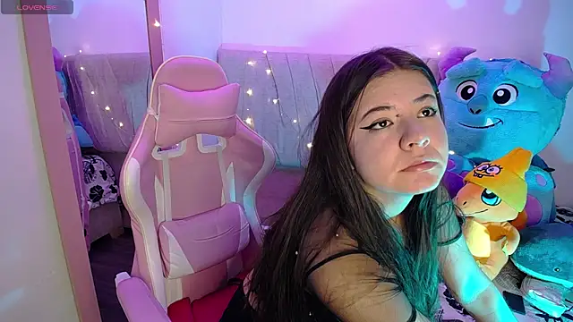 Snapshot of Stepha_babe chatting on 12-17-25, 05:35 Stepha babe online show from 12-17-25, 05:35