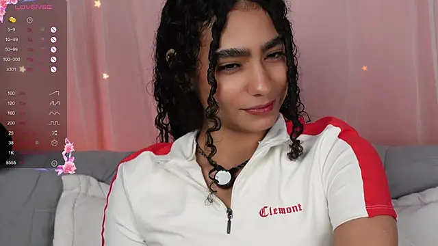 Snapshot of Victoria_Curly chatting on 09-13-25, 04:23 Victoria Curly online show from 09-13-25, 04:23