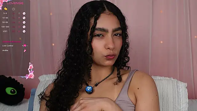 Snapshot of Victoria_Curly chatting on 09-14-25, 04:06 Victoria Curly online show from 09-14-25, 04:06