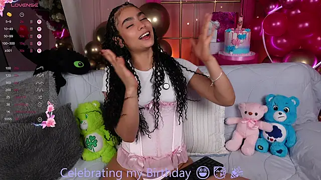 Snapshot of Victoria_Curly chatting on 09-26-25, 02:59 Victoria Curly online show from 09-26-25, 02:59