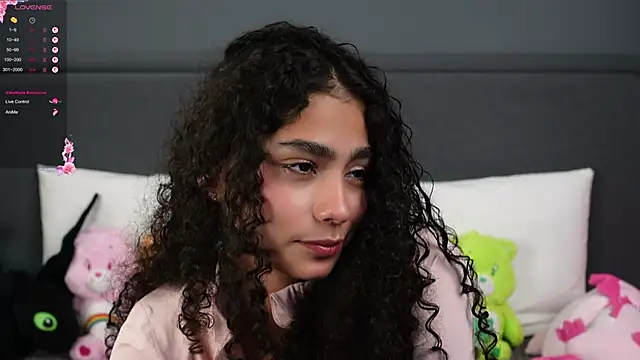 Snapshot of Victoria_Curly chatting on 12-23-25, 03:15 Victoria Curly online show from 12-23-25, 03:15