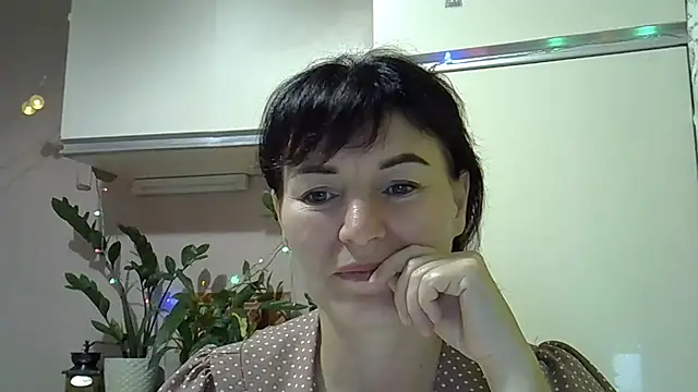 Krystal 82 online show from 09-11-25, 01:39