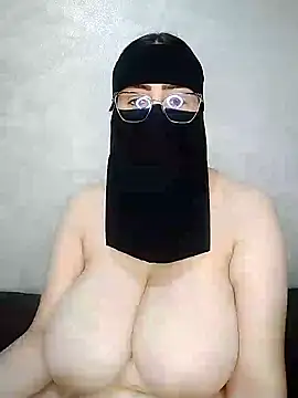 Snapshot of Arabic-loka chatting on 10-26-25, 01:28 Arabic-loka online show from 10-26-25, 01:28