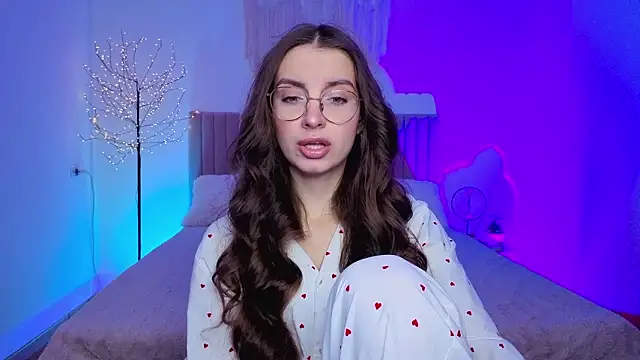 Real cutie1 online show from 03-06-26, 01:51