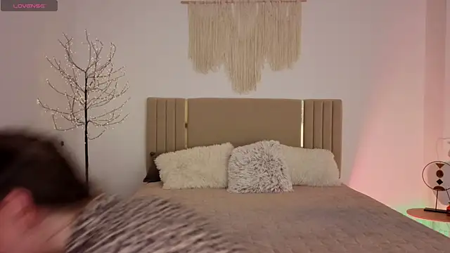 Real cutie1 online show from 05-20-26, 12:33