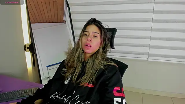 Rachell criss online show from 12-22-25, 03:47