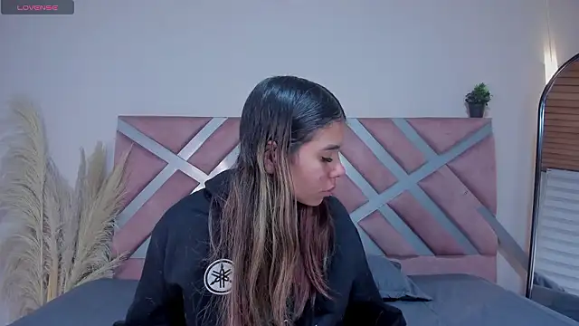 Rachell criss online show from 03-28-26, 04:34