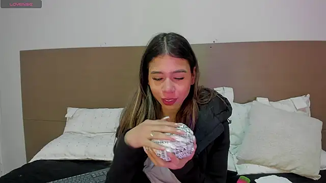 Rachell criss online show from 04-10-26, 03:56