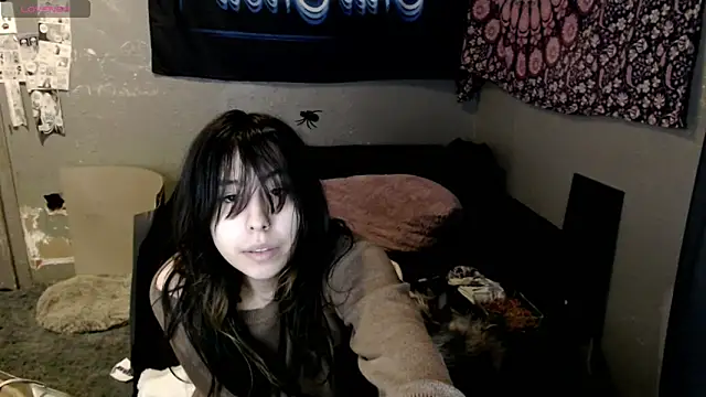 Snapshot of London_Ray chatting on 10-17-25, 07:00 London Ray online show from 10-17-25, 07:00