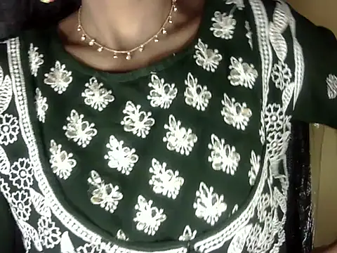Snapshot of zara_Khan0 chatting on 09-27-25, 05:18 zara Khan0 online show from 09-27-25, 05:18