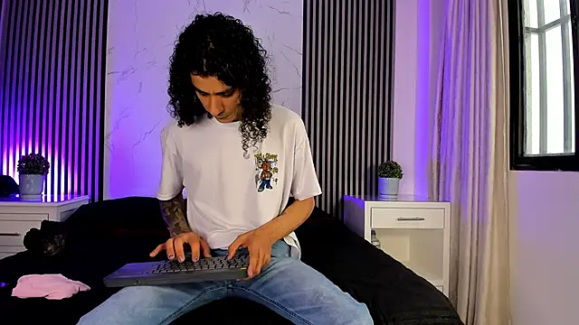 Snapshot of JackAndRosse_ chatting on 11-01-25, 01:24 JackAndRosse online show from 11-01-25, 01:24