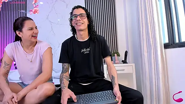 Snapshot of JackAndRosse_ chatting on 12-02-25, 01:28 JackAndRosse online show from 12-02-25, 01:28