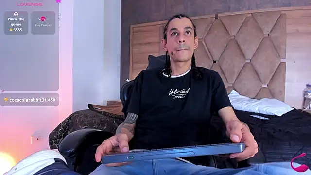 Snapshot of JackAndRosse_ chatting on 12-13-25, 07:53 JackAndRosse online show from 12-13-25, 07:53