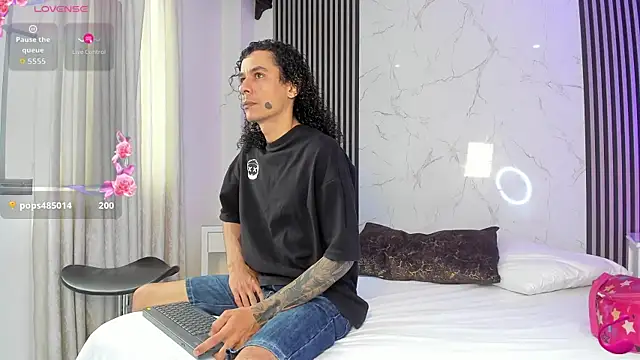 Snapshot of JackAndRosse_ chatting on 12-16-25, 02:00 JackAndRosse online show from 12-16-25, 02:00