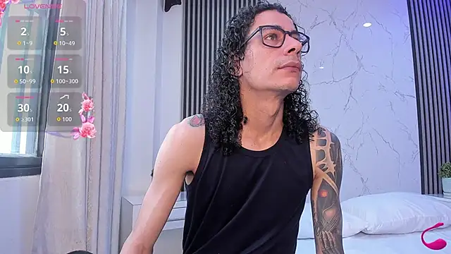 Snapshot of JackAndRosse_ chatting on 12-18-25, 02:01 JackAndRosse online show from 12-18-25, 02:01