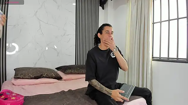 Snapshot of JackAndRosse_ chatting on 01-15-26, 02:10 JackAndRosse online show from 01-15-26, 02:10