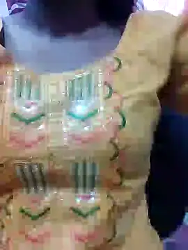 Snapshot of Reeta-rani chatting on 10-17-25, 04:15 Reeta-rani online show from 10-17-25, 04:15