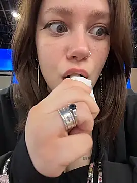 lucy-joy online show from 04-29-26, 08:18