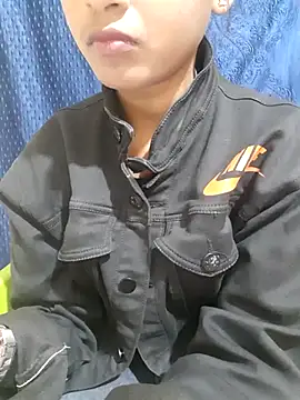 Snapshot of AnkitaDevi chatting on 12-02-25, 04:07 AnkitaDevi online show from 12-02-25, 04:07