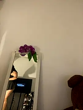 Emily Taylor2 online show from 11-14-25, 09:46