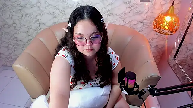 Snapshot of ShylySweet chatting on 10-29-25, 05:10 ShylySweet online show from 10-29-25, 05:10