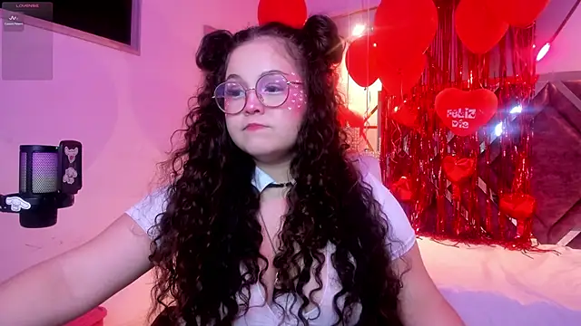 Snapshot of ShylySweet chatting on 02-18-26, 05:25 ShylySweet online show from 02-18-26, 05:25