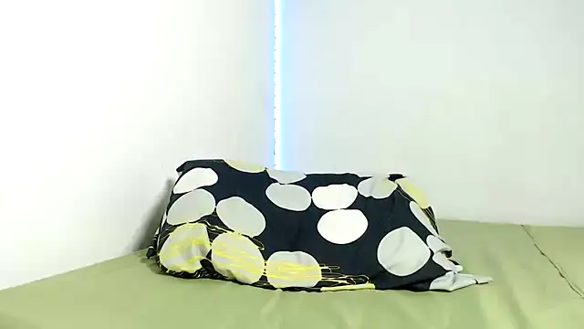 IsaXander743 online show from 10-02-25, 02:51