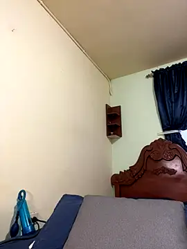 Snapshot of MaxDell chatting on 09-20-25, 10:33 MaxDell online show from 09-20-25, 10:33