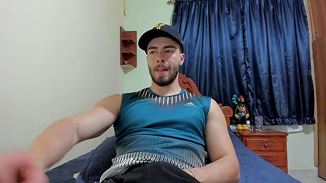 Snapshot of MaxDell chatting on 11-14-25, 01:37 MaxDell online show from 11-14-25, 01:37