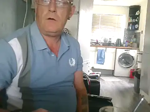 Snapshot of hefin18 chatting on 02-15-25, 02:11 hefin18 online show from 02-15-25, 02:11