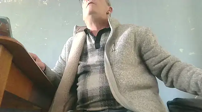 Snapshot of hefin18 chatting on 03-10-25, 03:30 hefin18 online show from 03-10-25, 03:30