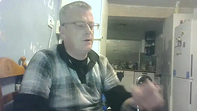 Snapshot of hefin18 chatting on 02-05-26, 07:51 hefin18 online show from 02-05-26, 07:51