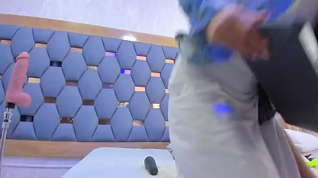 crystal sm online show from 12-23-25, 03:59